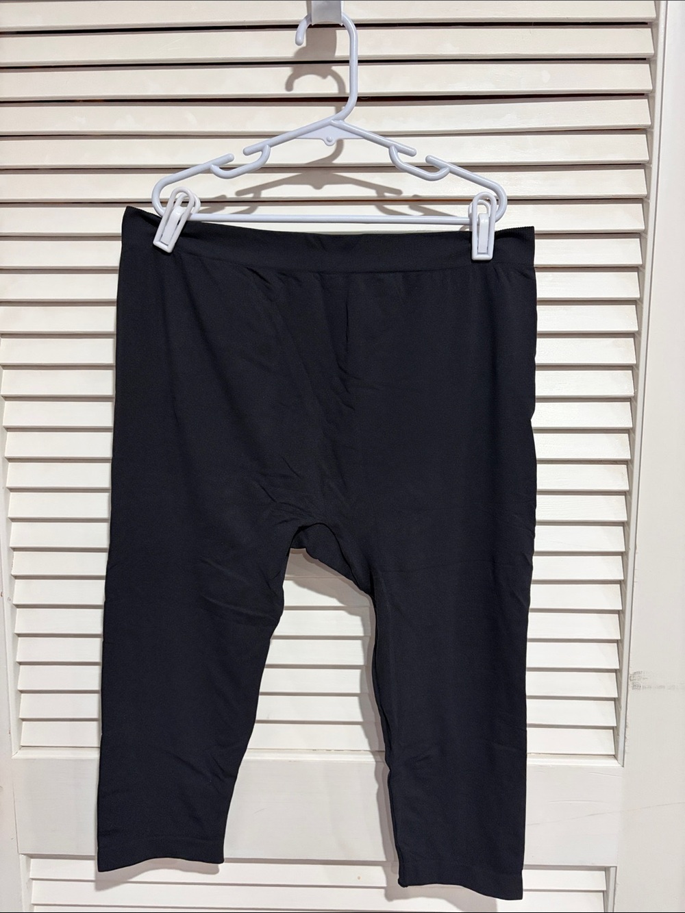 Women's Black Shapewear Capri Leggings